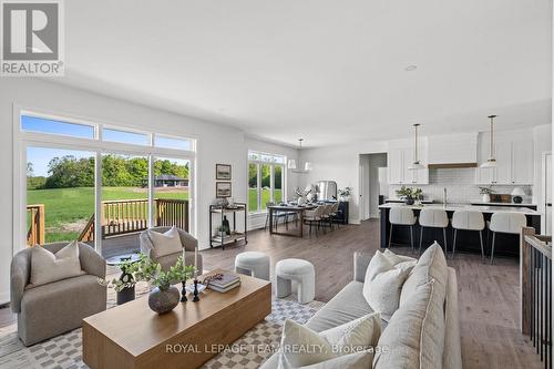 109 Alcock Drive, Beckwith, ON - Indoor Photo Showing Living Room