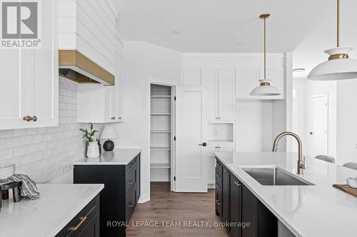 109 Alcock Drive, Beckwith, ON - Indoor Photo Showing Kitchen With Upgraded Kitchen