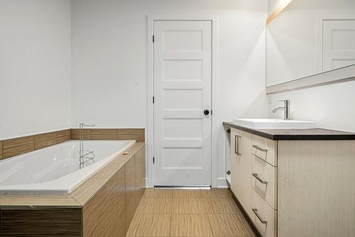 Bathroom - 550 Rue Valiquette, Sainte-Adèle, QC - Indoor Photo Showing Bathroom
