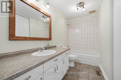 Main Bathroom - 302 - 2290 Cotters Crescent, Ottawa, ON - Indoor Photo Showing Bathroom