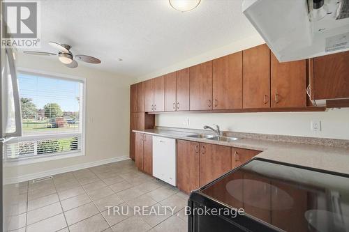 Kitchen - 302 - 2290 Cotters Crescent, Ottawa, ON - Indoor Photo Showing Kitchen With Double Sink