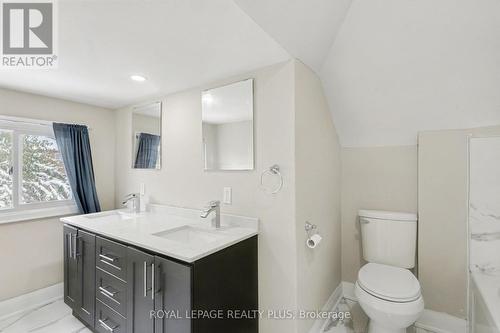 165 Cavell Avenue, Hamilton, ON - Indoor Photo Showing Bathroom