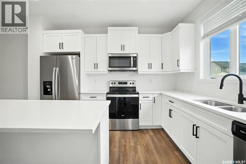 127 Taube Avenue, Saskatoon, SK - Indoor Photo Showing Kitchen With Double Sink With Upgraded Kitchen