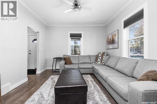 1129 3Rd Avenue Ne, Moose Jaw, SK - Indoor Photo Showing Living Room
