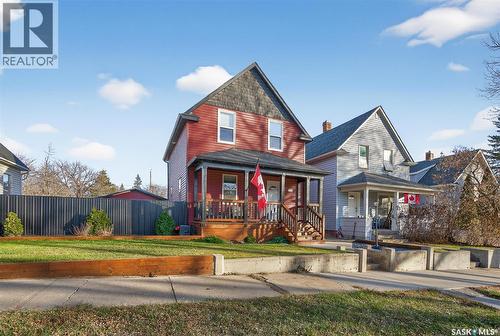 1129 3Rd Avenue Ne, Moose Jaw, SK - Outdoor With Deck Patio Veranda