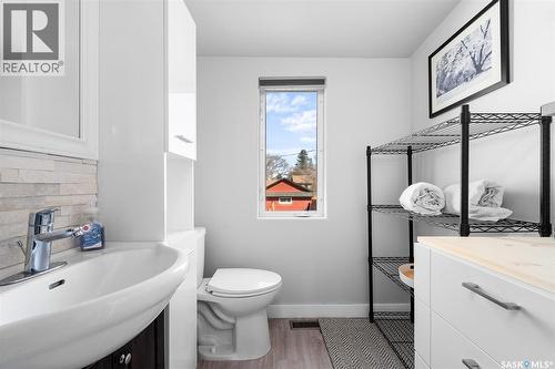 1129 3Rd Avenue Ne, Moose Jaw, SK - Indoor Photo Showing Bathroom