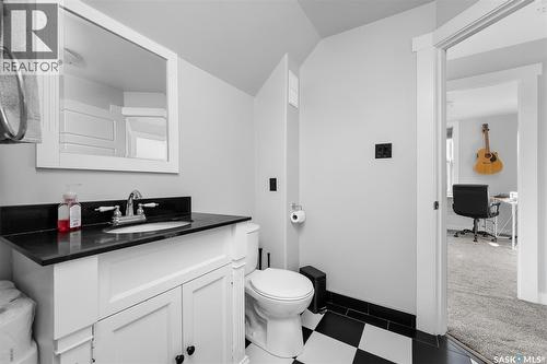 1129 3Rd Avenue Ne, Moose Jaw, SK - Indoor Photo Showing Bathroom