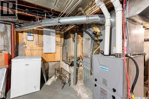 1129 3Rd Avenue Ne, Moose Jaw, SK - Indoor Photo Showing Basement