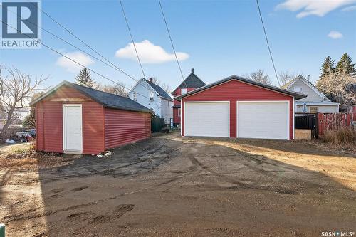 1129 3Rd Avenue Ne, Moose Jaw, SK - Outdoor