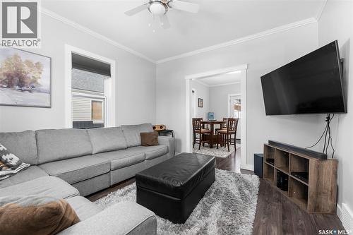 1129 3Rd Avenue Ne, Moose Jaw, SK - Indoor Photo Showing Living Room