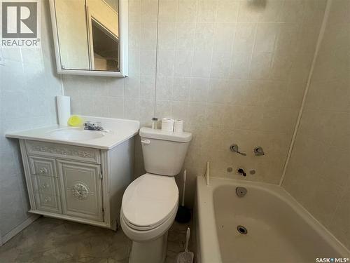 400 Reed Street, Morse, SK - Indoor Photo Showing Bathroom