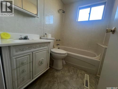400 Reed Street, Morse, SK - Indoor Photo Showing Bathroom