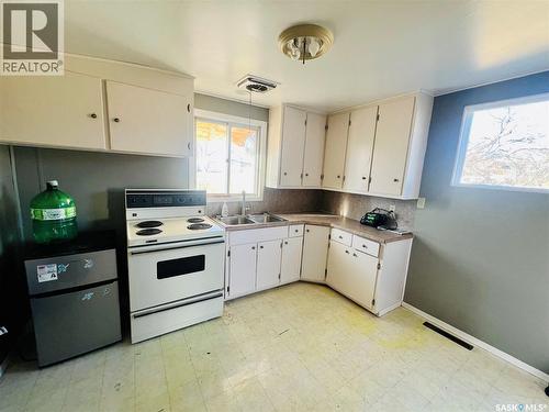 400 Reed Street, Morse, SK - Indoor Photo Showing Kitchen With Double Sink