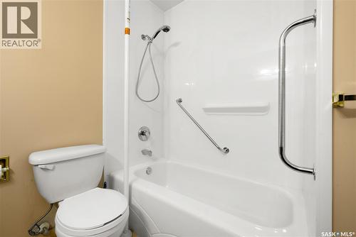 304 4615 Rae Street, Regina, SK - Indoor Photo Showing Bathroom