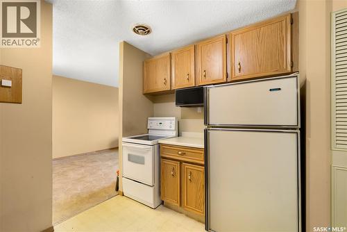 304 4615 Rae Street, Regina, SK - Indoor Photo Showing Kitchen