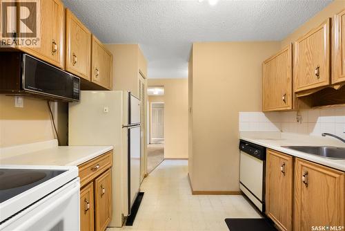 304 4615 Rae Street, Regina, SK - Indoor Photo Showing Kitchen