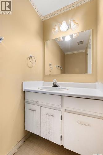 304 4615 Rae Street, Regina, SK - Indoor Photo Showing Bathroom