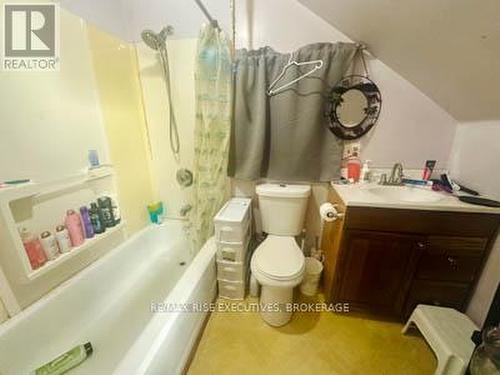 135 Green Street, Deseronto (Deseronto (Town)), ON - Indoor Photo Showing Bathroom