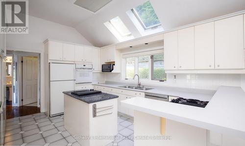 12 Matson Drive, Caledon (Palgrave), ON - Indoor Photo Showing Kitchen With Double Sink