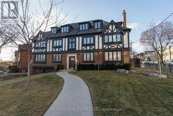 6 - 308 S KINGSWAY ROAD  Toronto, ON M6S 3T9