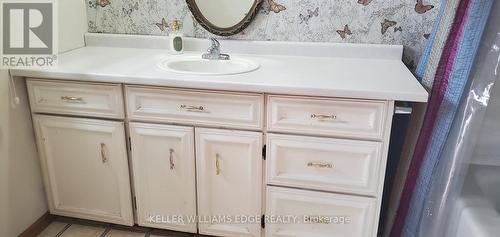 149 Ivon Avenue, Hamilton, ON - Indoor Photo Showing Bathroom