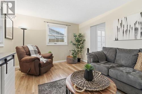 38 Golden Orchard Drive, Hamilton, ON - Indoor Photo Showing Living Room