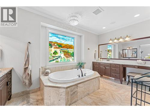 660 Almandine Court, Kelowna, BC - Indoor Photo Showing Bathroom