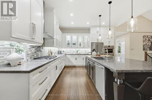1682 Heathside Crescent, Pickering, ON - Indoor Photo Showing Kitchen With Upgraded Kitchen