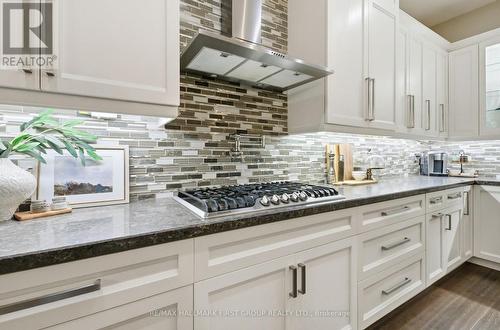 1682 Heathside Crescent, Pickering, ON - Indoor Photo Showing Kitchen With Upgraded Kitchen