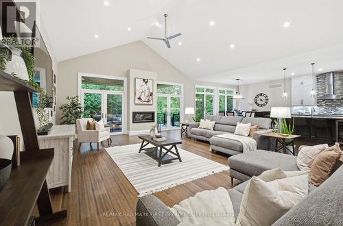 1682 Heathside Crescent, Pickering, ON - Indoor Photo Showing Living Room