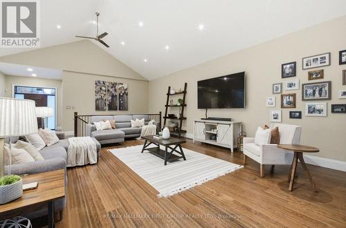 1682 Heathside Crescent, Pickering, ON - Indoor Photo Showing Living Room