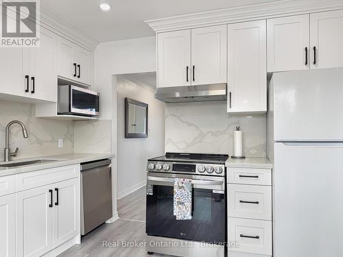 238 Kent Crescent, Burlington (Appleby), ON - Indoor Photo Showing Kitchen With Upgraded Kitchen