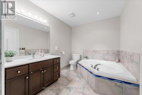 45 Hemlock Way, Grimsby (Grimsby West), ON - Indoor Photo Showing Bathroom