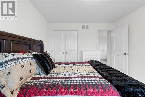 45 Hemlock Way, Grimsby (Grimsby West), ON - Indoor Photo Showing Bedroom