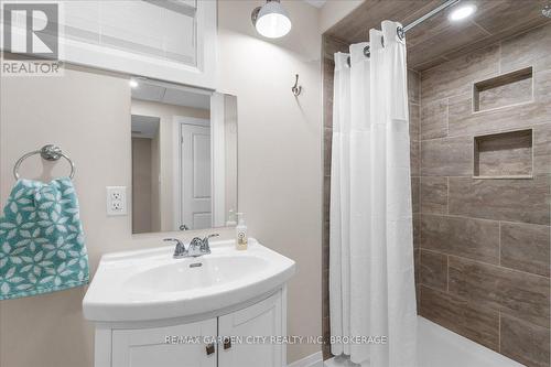45 Hemlock Way, Grimsby (Grimsby West), ON - Indoor Photo Showing Bathroom