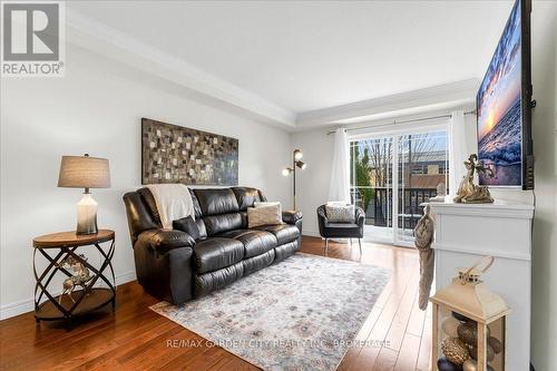 45 Hemlock Way, Grimsby (Grimsby West), ON - Indoor Photo Showing Living Room