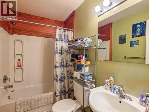 661A C Avenue, Kaslo, BC - Indoor Photo Showing Bathroom
