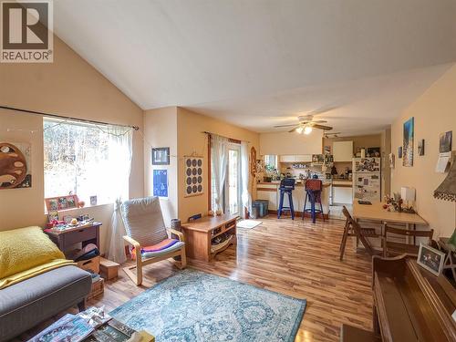 661A C Avenue, Kaslo, BC - Indoor Photo Showing Living Room