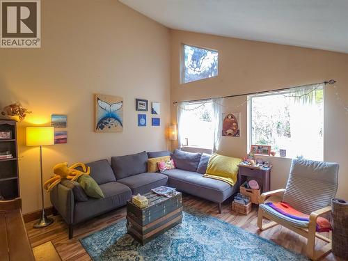 661A C Avenue, Kaslo, BC - Indoor Photo Showing Living Room