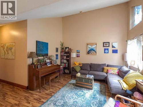 661A C Avenue, Kaslo, BC - Indoor Photo Showing Living Room