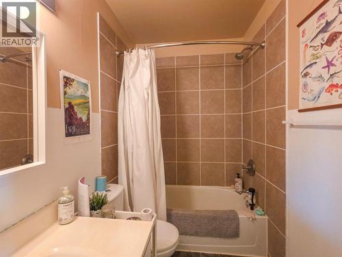 661A C Avenue, Kaslo, BC - Indoor Photo Showing Bathroom