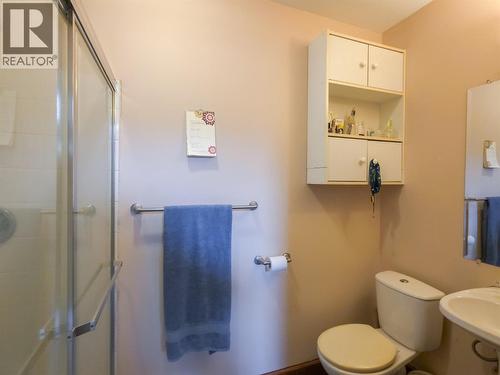 661A C Avenue, Kaslo, BC - Indoor Photo Showing Bathroom