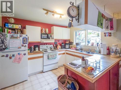 661A C Avenue, Kaslo, BC - Indoor Photo Showing Kitchen With Double Sink