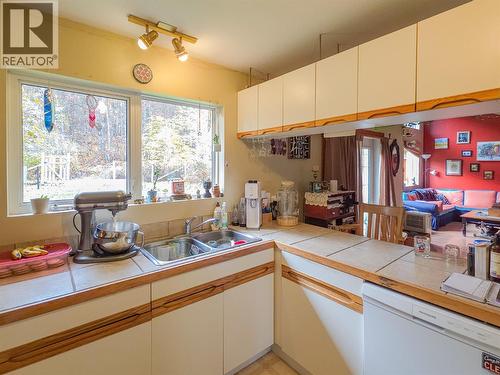 661A C Avenue, Kaslo, BC - Indoor Photo Showing Kitchen With Double Sink