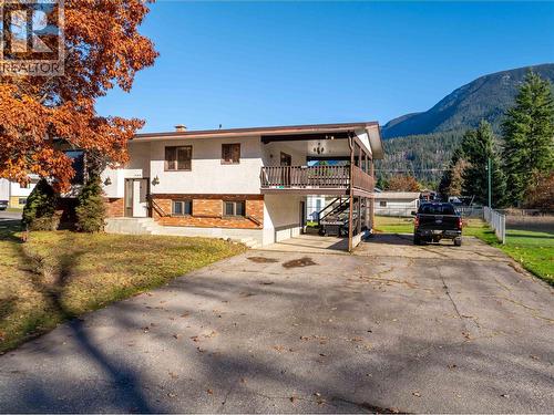 1509 Mountain View Drive, Revelstoke, BC - Outdoor