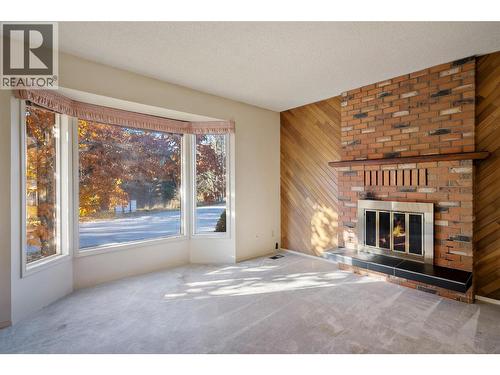 1509 Mountain View Drive, Revelstoke, BC - Indoor Photo Showing Living Room With Fireplace