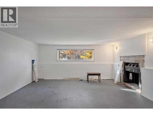 1509 Mountain View Drive, Revelstoke, BC - Indoor With Fireplace