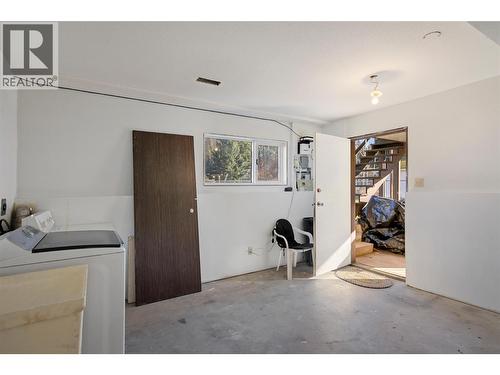 1509 Mountain View Drive, Revelstoke, BC - Indoor Photo Showing Laundry Room