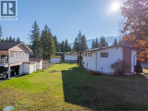 1509 Mountain View Drive, Revelstoke, BC - Outdoor