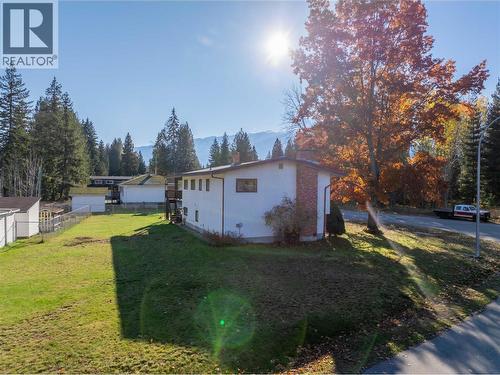 1509 Mountain View Drive, Revelstoke, BC - Outdoor